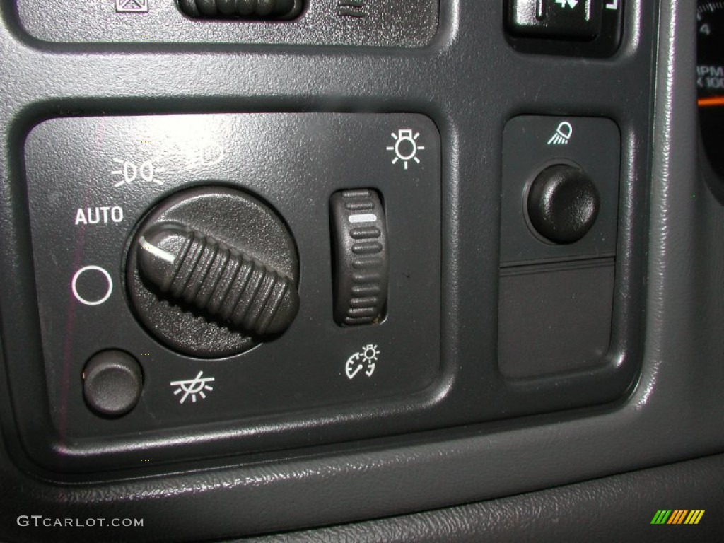 2006 Chevrolet Silverado 2500HD LT Extended Cab 4x4 Controls Photo #68651482