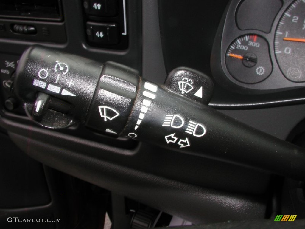 2006 Chevrolet Silverado 2500HD LT Extended Cab 4x4 Controls Photo #68651488