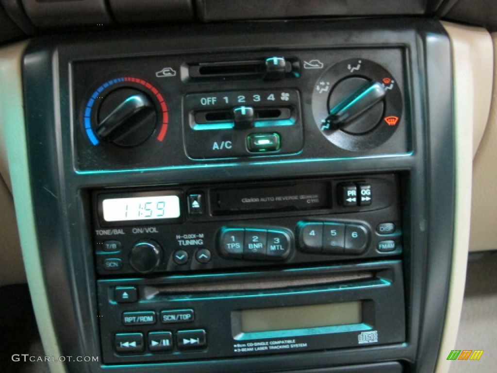 2000 Subaru Forester 2.5 S Controls Photos