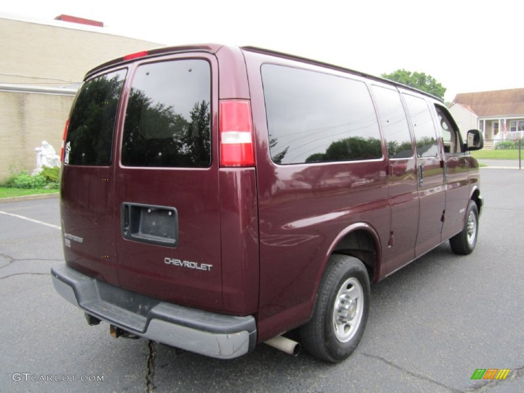 2004 Express 1500 LS Passenger Van - Berry Red Metallic / Neutral photo #7