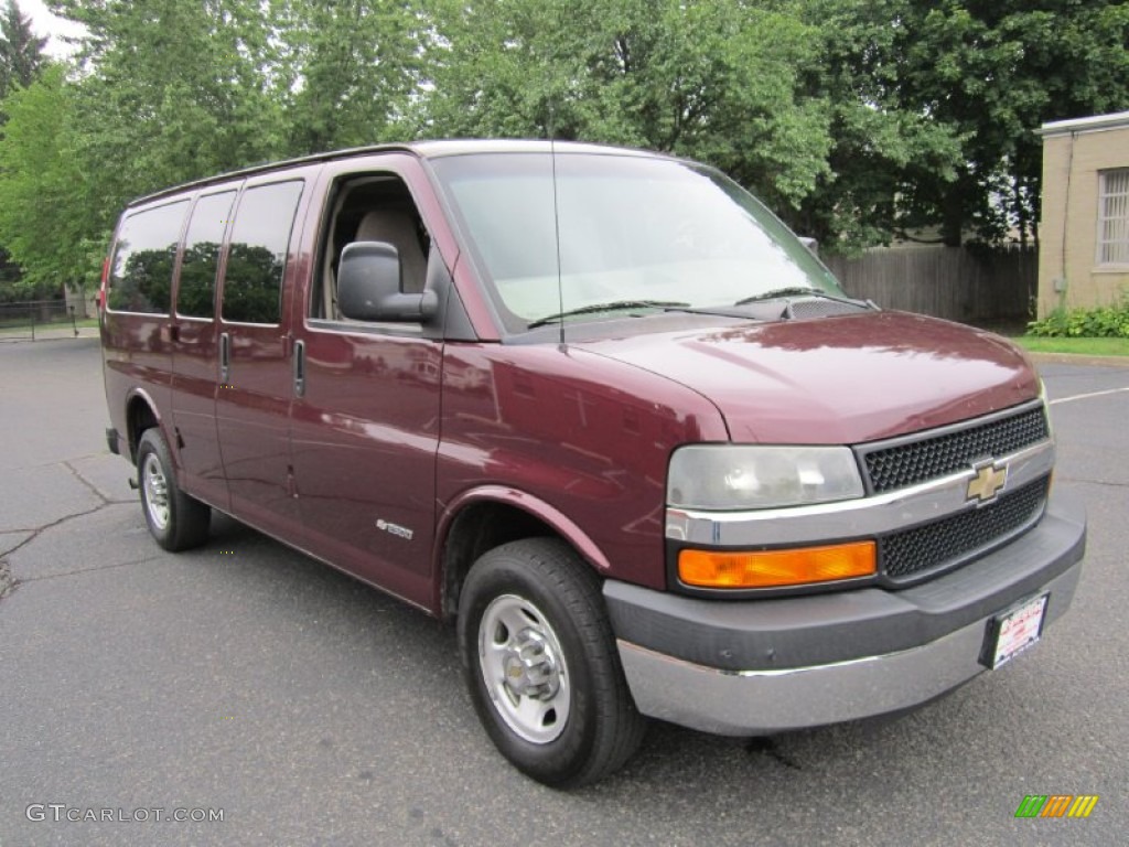 2004 Express 1500 LS Passenger Van - Berry Red Metallic / Neutral photo #12