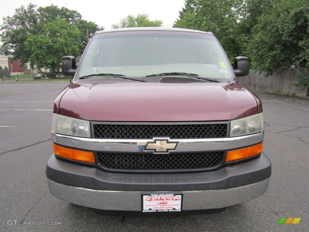 2004 Express 1500 LS Passenger Van - Berry Red Metallic / Neutral photo #13