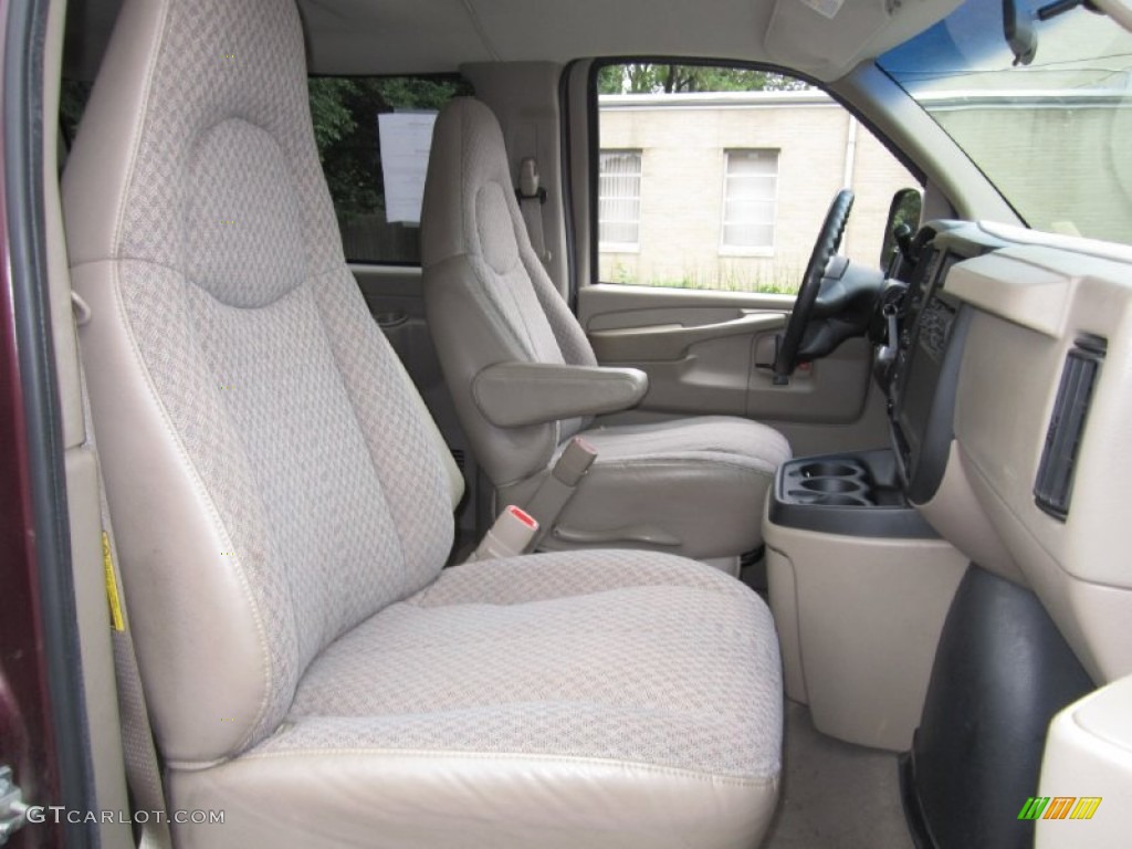 2004 Express 1500 LS Passenger Van - Berry Red Metallic / Neutral photo #15