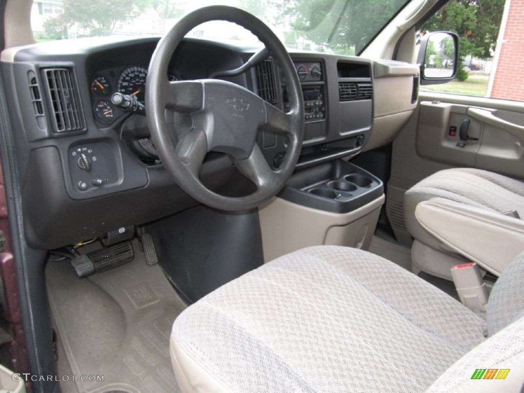 2004 Express 1500 LS Passenger Van - Berry Red Metallic / Neutral photo #16