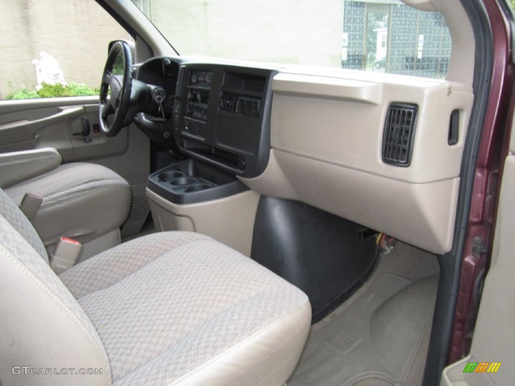 2004 Express 1500 LS Passenger Van - Berry Red Metallic / Neutral photo #17
