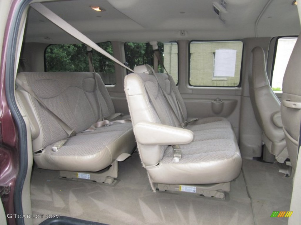 2004 Express 1500 LS Passenger Van - Berry Red Metallic / Neutral photo #18