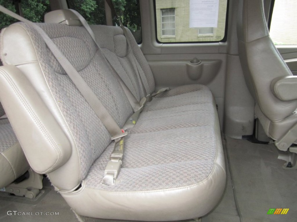 2004 Express 1500 LS Passenger Van - Berry Red Metallic / Neutral photo #20