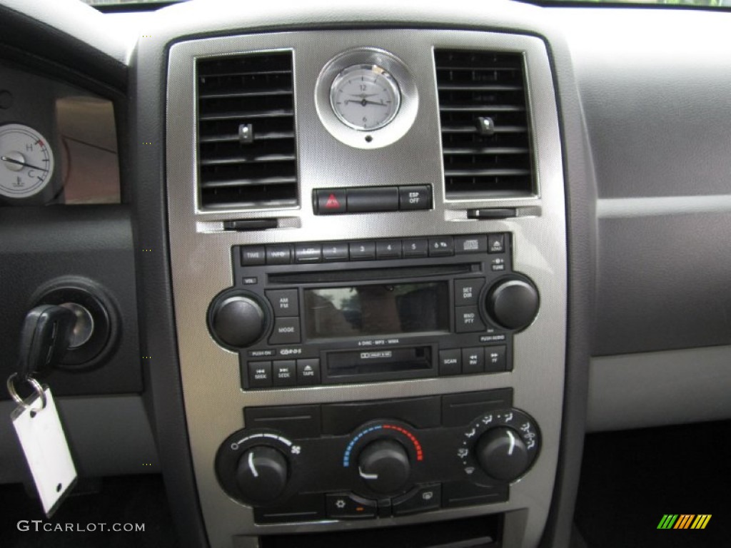 2007 Chrysler 300 Touring AWD Controls Photo #68653606