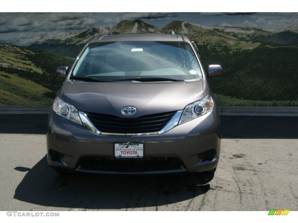 2012 Sienna LE AWD - Predawn Gray Mica / Light Gray photo #3