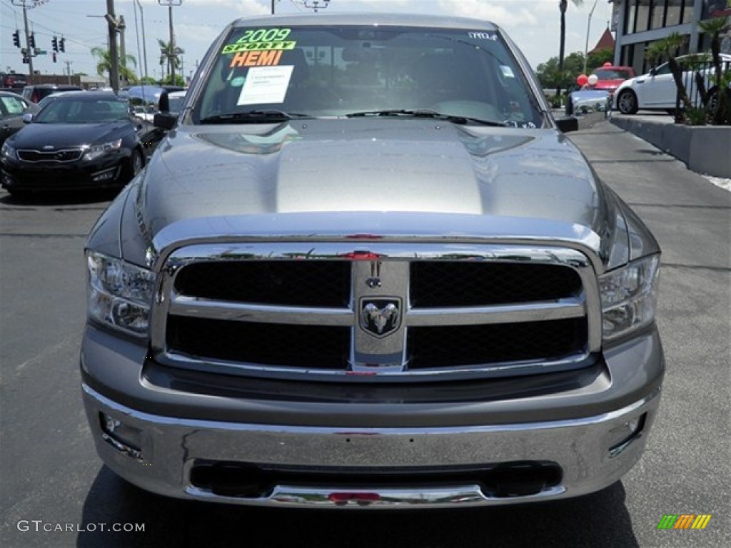 2009 Ram 1500 Laramie Quad Cab - Mineral Gray Metallic / Dark Slate Gray photo #7