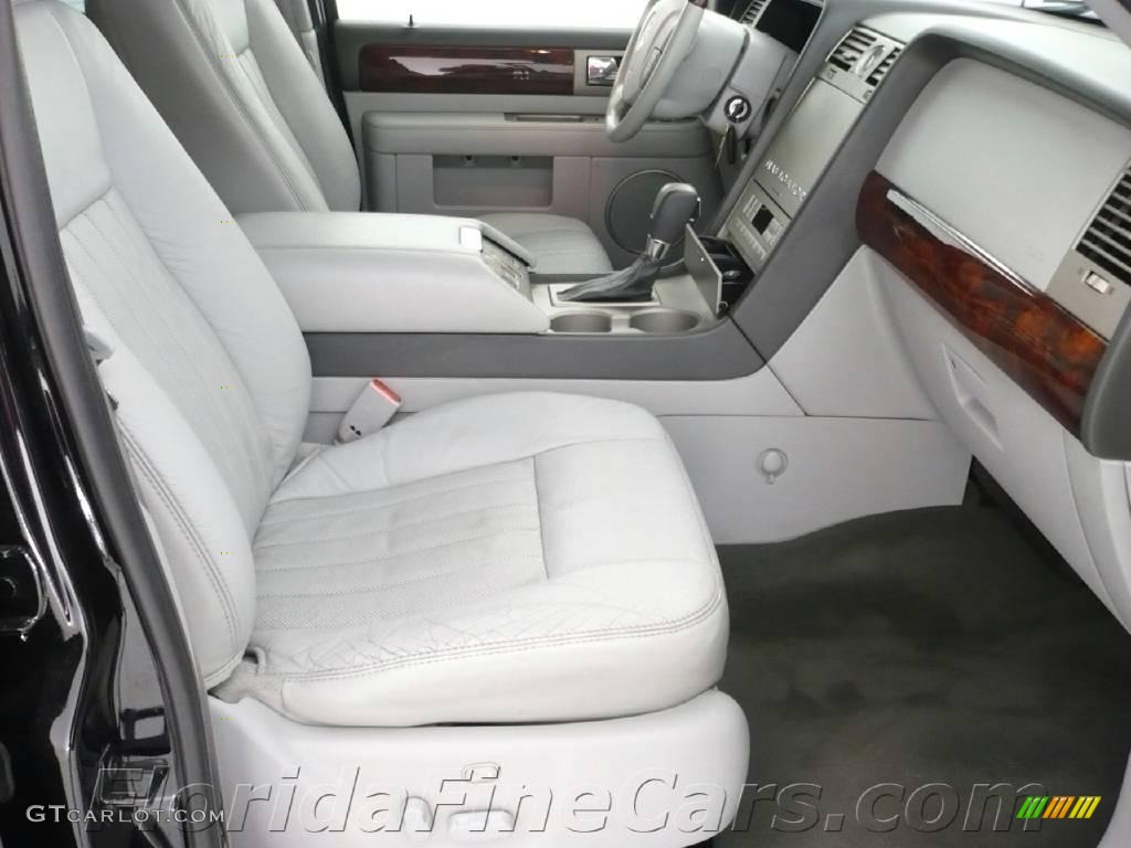 2004 Navigator Luxury - True Blue Metallic / Dove Grey photo #13