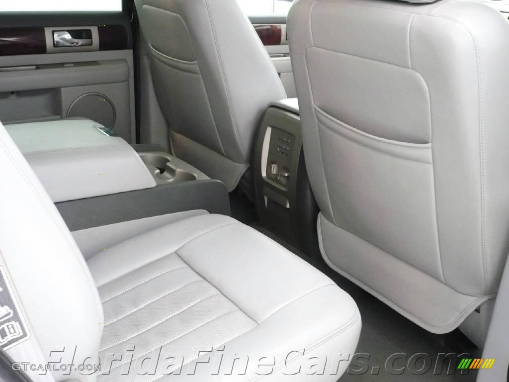2004 Navigator Luxury - True Blue Metallic / Dove Grey photo #15