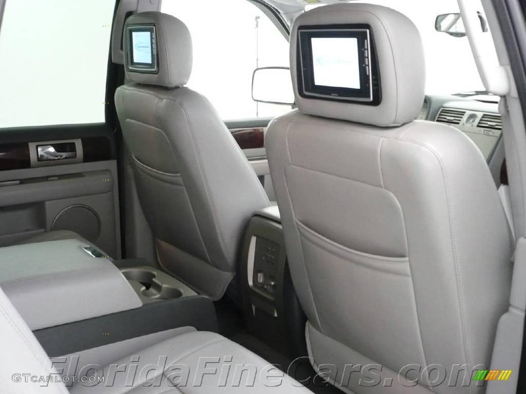 2004 Navigator Luxury - True Blue Metallic / Dove Grey photo #16