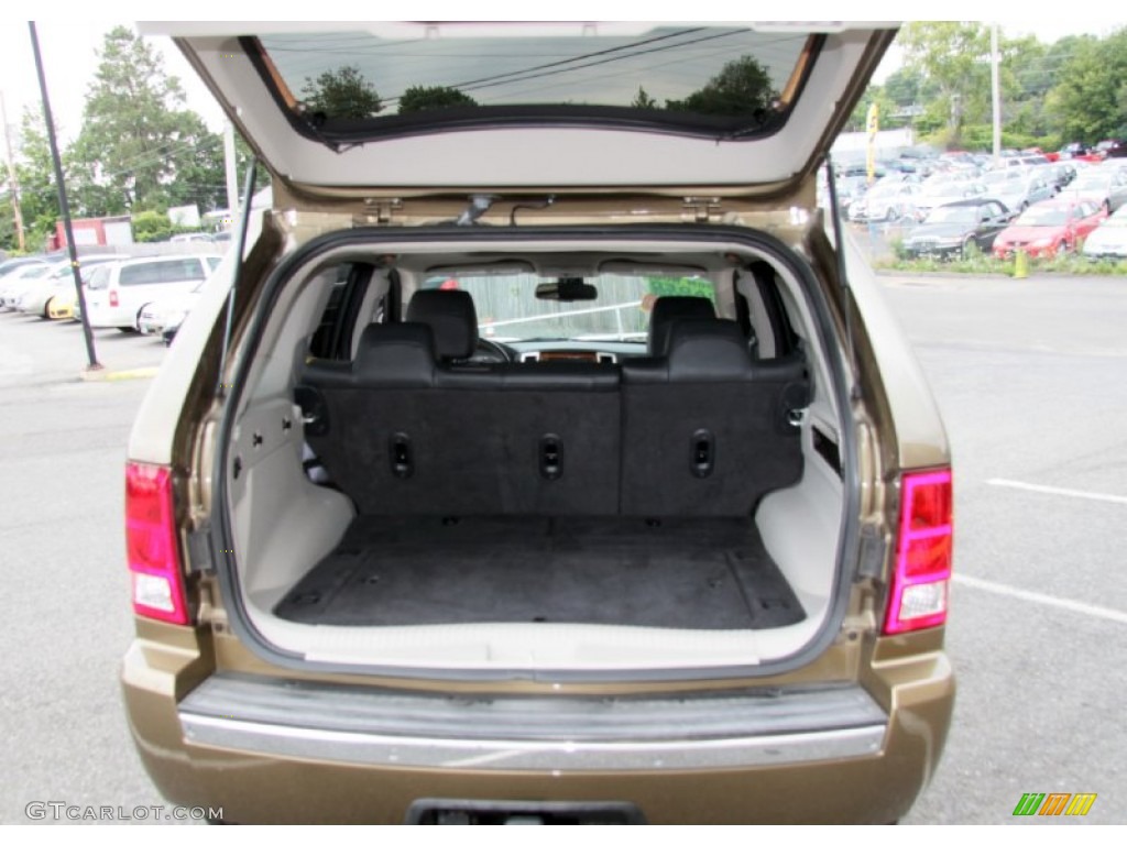 2008 Jeep Grand Cherokee Limited 4x4 Trunk Photos