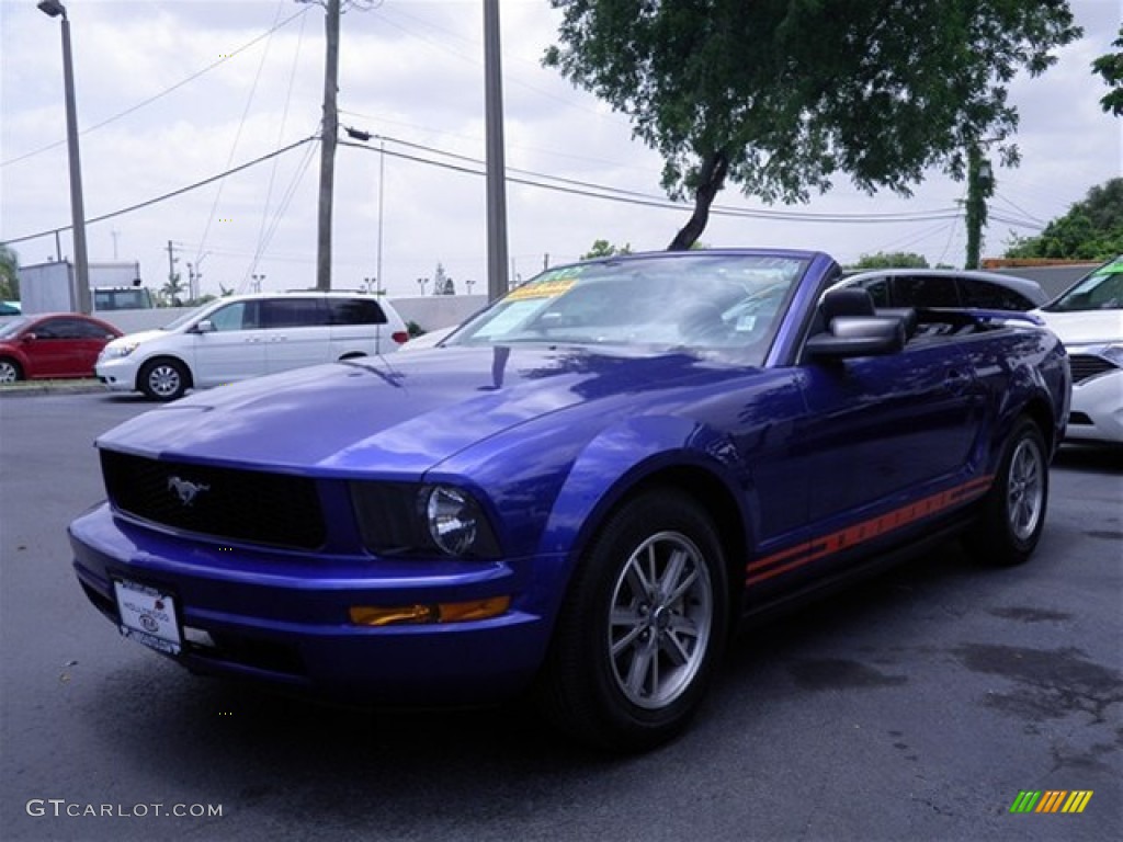 2005 Mustang V6 Premium Convertible - Sonic Blue Metallic / Dark Charcoal photo #3