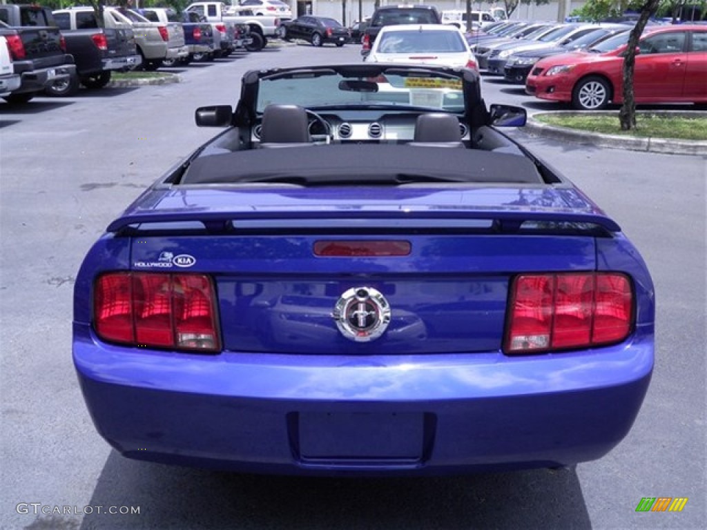 2005 Mustang V6 Premium Convertible - Sonic Blue Metallic / Dark Charcoal photo #9