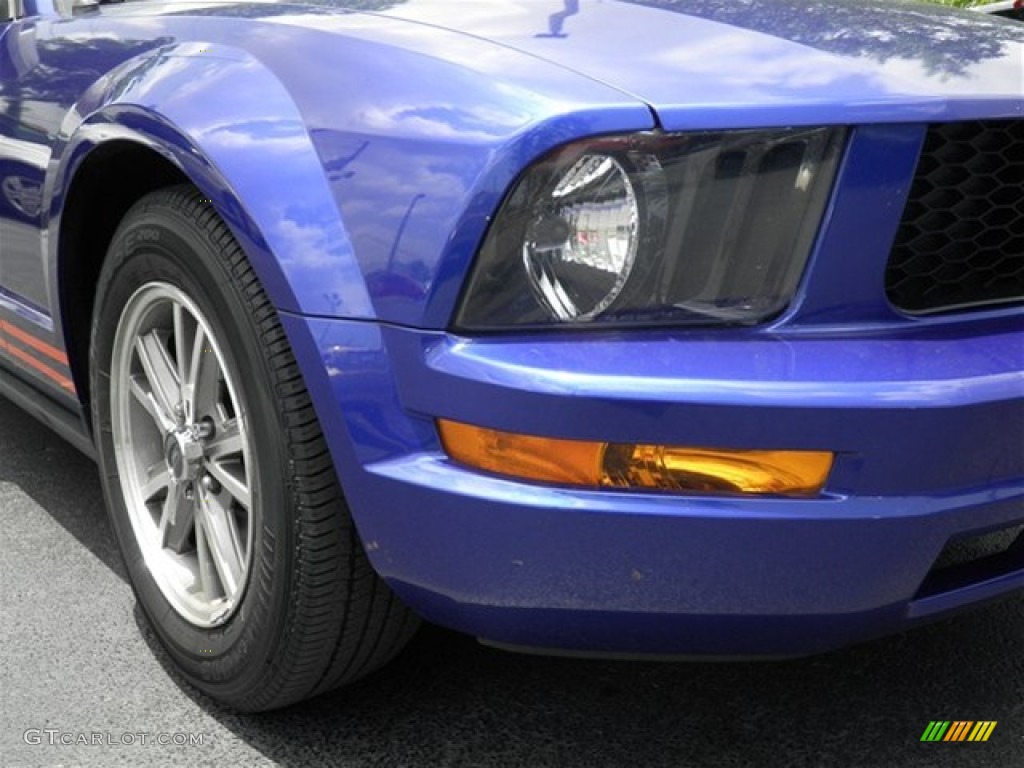 2005 Mustang V6 Premium Convertible - Sonic Blue Metallic / Dark Charcoal photo #12