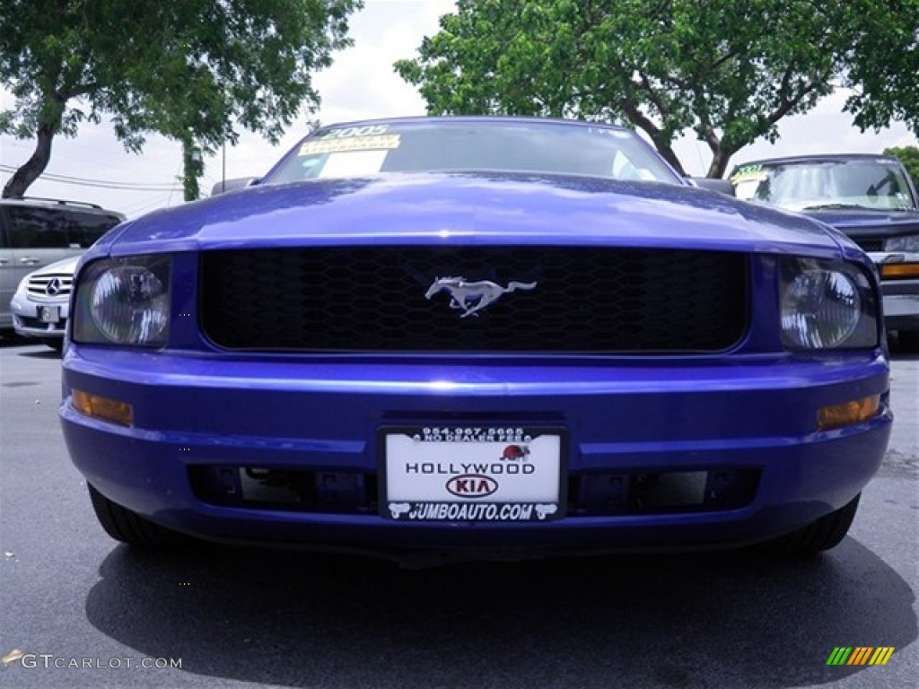 2005 Mustang V6 Premium Convertible - Sonic Blue Metallic / Dark Charcoal photo #14