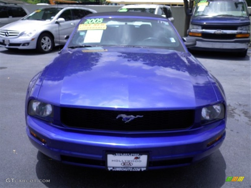 2005 Mustang V6 Premium Convertible - Sonic Blue Metallic / Dark Charcoal photo #16