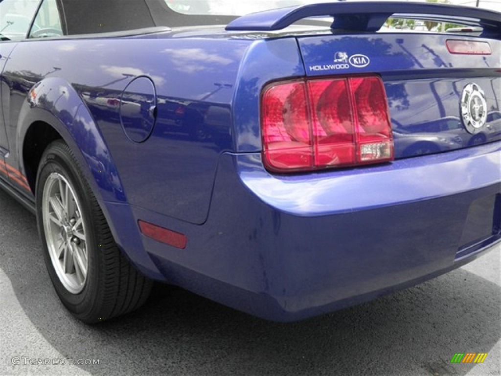 2005 Mustang V6 Premium Convertible - Sonic Blue Metallic / Dark Charcoal photo #22