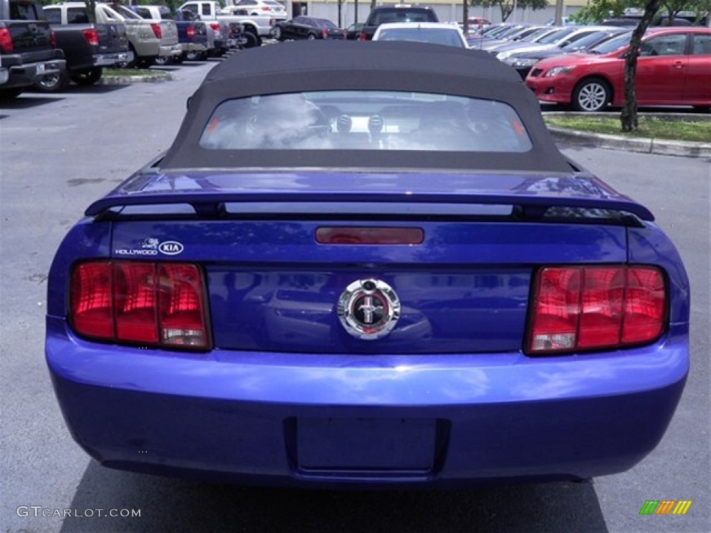 2005 Mustang V6 Premium Convertible - Sonic Blue Metallic / Dark Charcoal photo #26