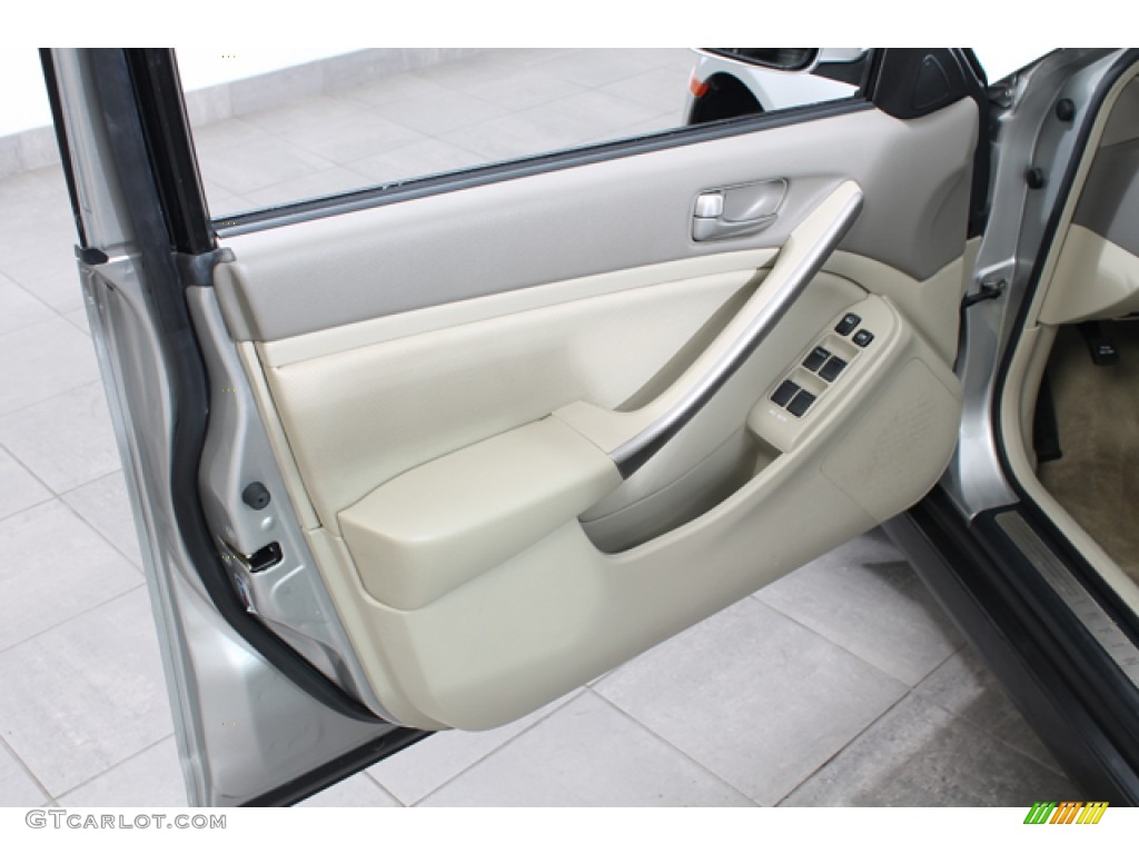 2004 Infiniti G 35 x Sedan Door Panel Photos