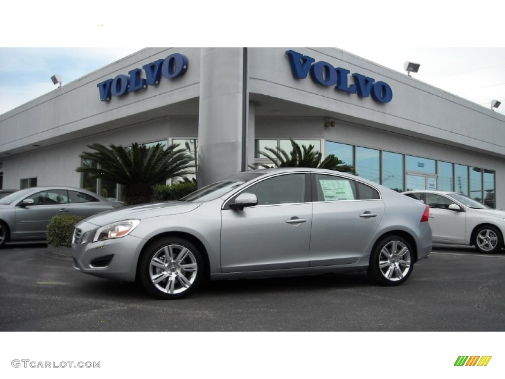 Electric Silver Metallic Volvo S60