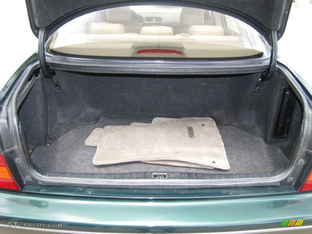 1998 Lexus LS 400 Trunk Photo #68663311