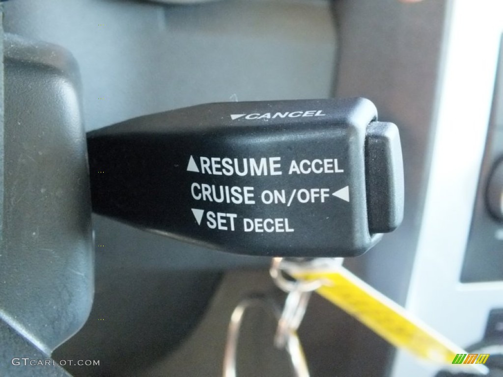 2010 Charger SXT - Stone White / Dark Slate Gray photo #32