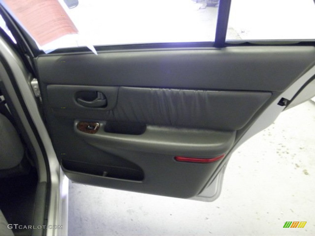 2005 Buick Century Sedan Gray Door Panel Photo #68668969