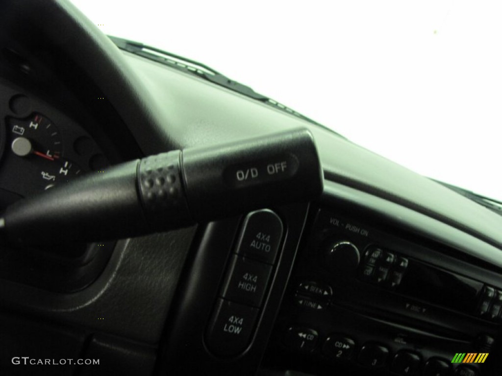 2004 Explorer XLS 4x4 - Dark Blue Pearl Metallic / Graphite photo #25
