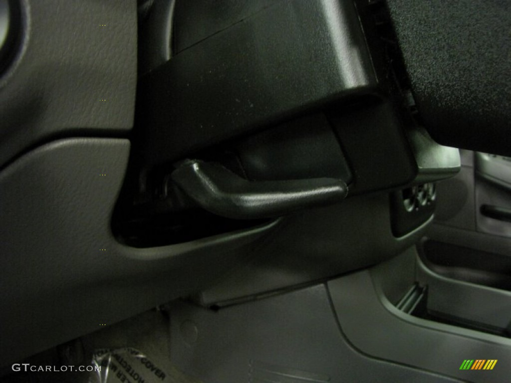 2004 Explorer XLS 4x4 - Dark Blue Pearl Metallic / Graphite photo #26
