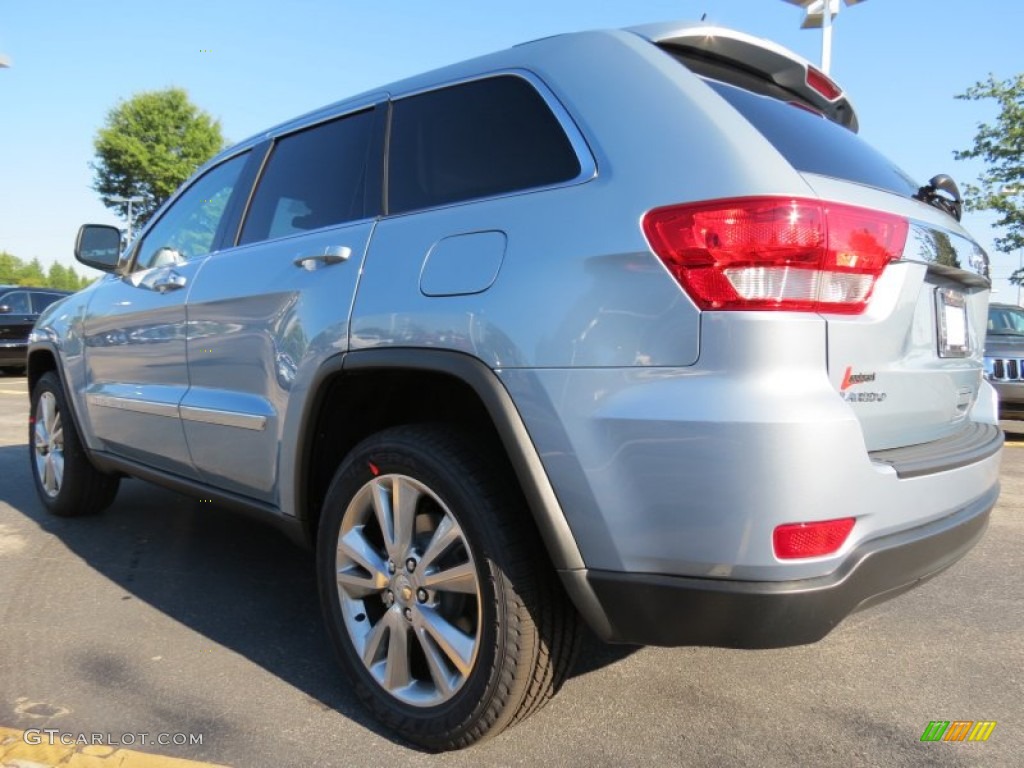2013 Grand Cherokee Laredo - Winter Chill Pearl / Dark Graystone/Medium Graystone photo #2