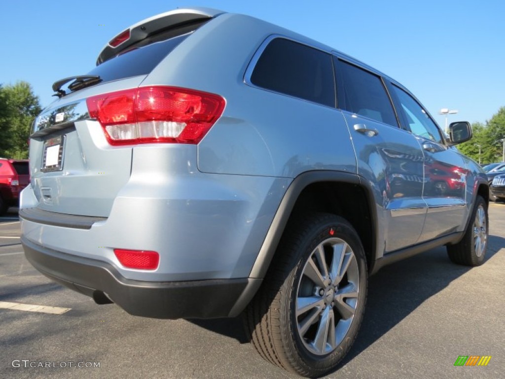 2013 Grand Cherokee Laredo - Winter Chill Pearl / Dark Graystone/Medium Graystone photo #3
