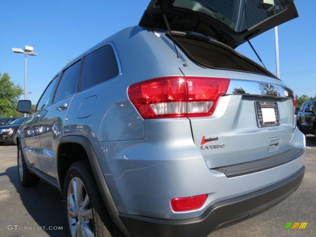 2013 Grand Cherokee Laredo - Winter Chill Pearl / Dark Graystone/Medium Graystone photo #8