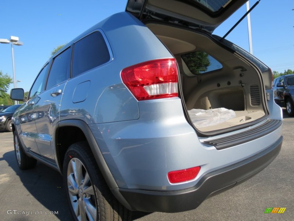 2013 Grand Cherokee Laredo - Winter Chill Pearl / Dark Graystone/Medium Graystone photo #9