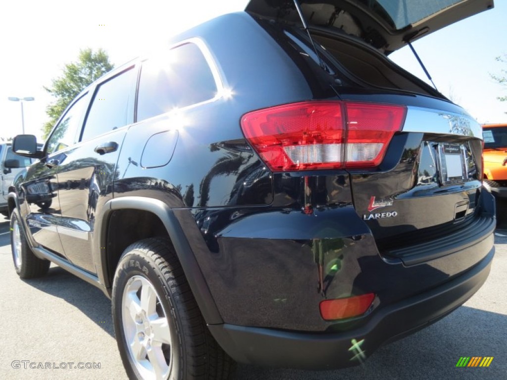 2013 Grand Cherokee Laredo - True Blue Pearl / Dark Graystone/Medium Graystone photo #8