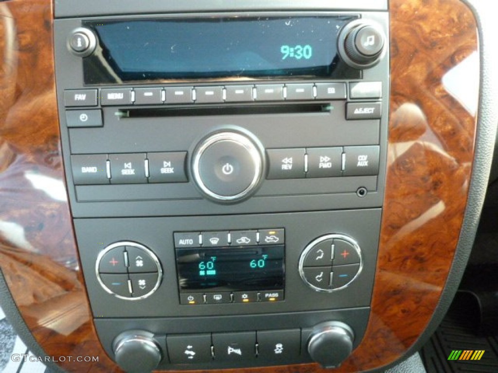2013 Chevrolet Avalanche LT 4x4 Black Diamond Edition Controls Photo #68674588
