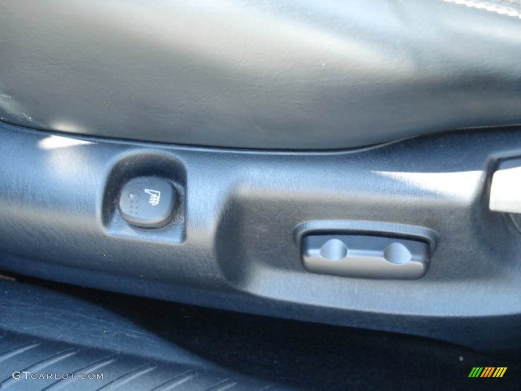 2007 Mariner Luxury 4WD - Light Tundra Metallic / Black photo #19