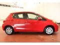 Absolutely Red - Yaris L 5 Door Photo No. 2