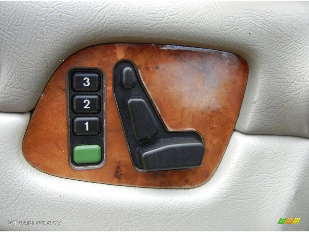 2002 Mercedes-Benz CLK 320 Coupe Controls Photo #68688166