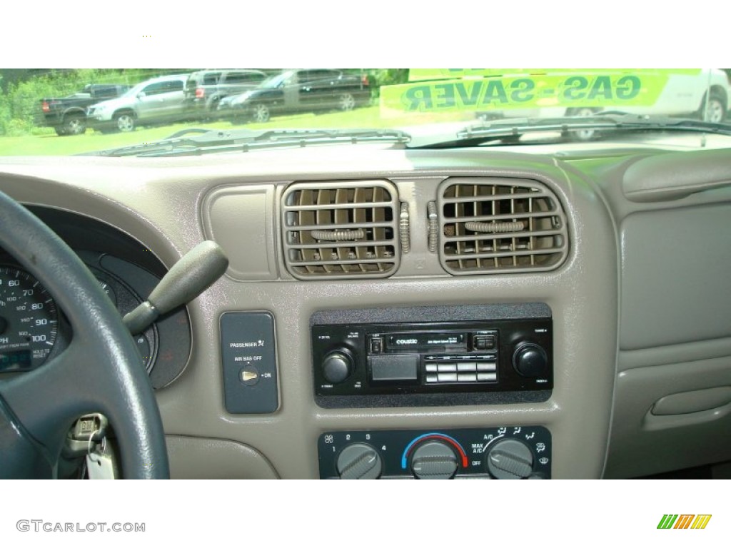 1998 S10 Regular Cab - Onyx Black / Gray photo #13
