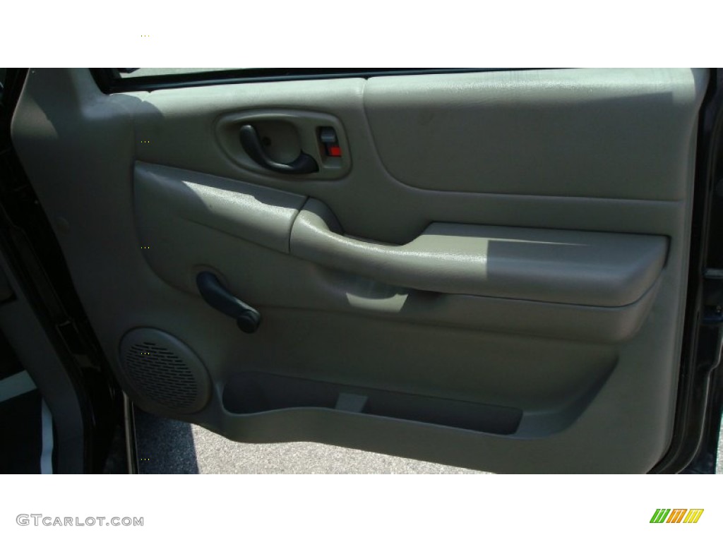 1998 S10 Regular Cab - Onyx Black / Gray photo #14