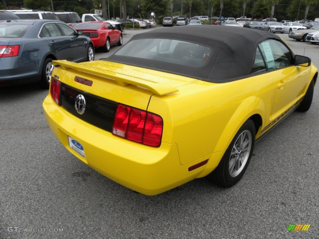 2005 Mustang V6 Premium Convertible - Screaming Yellow / Dark Charcoal photo #10