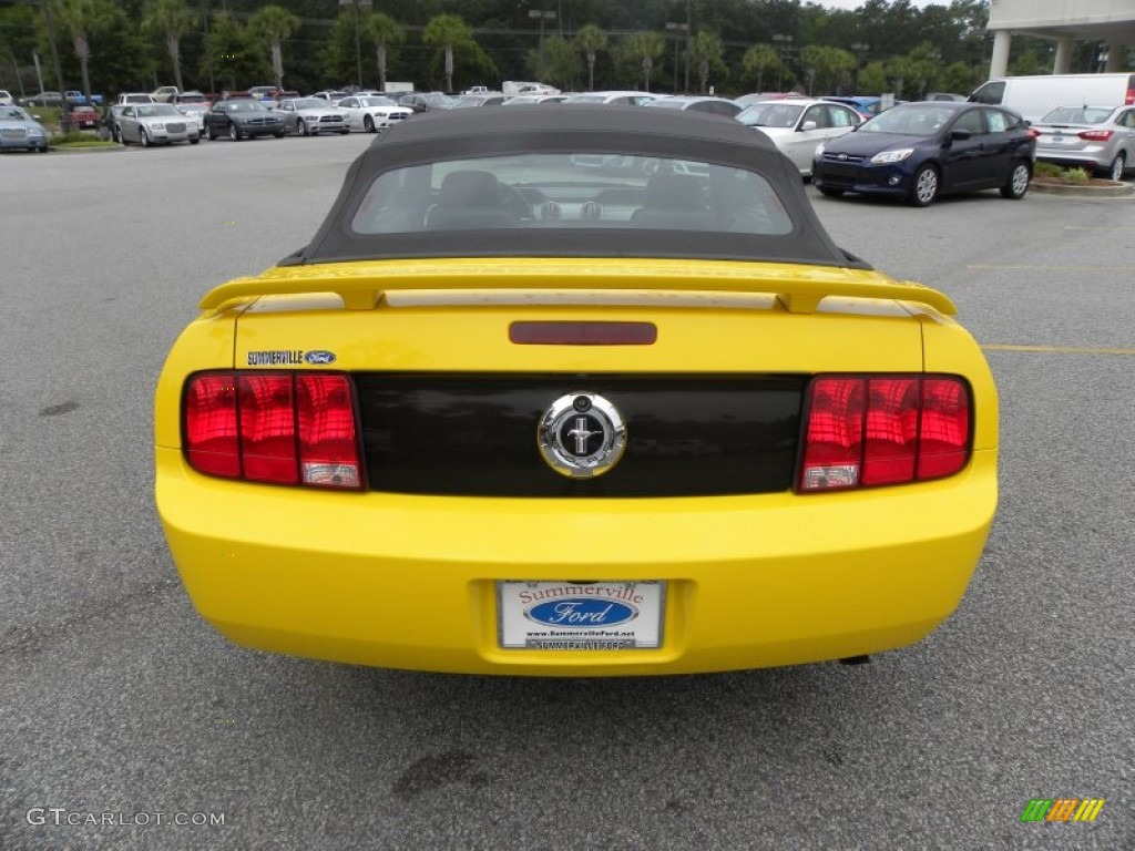 2005 Mustang V6 Premium Convertible - Screaming Yellow / Dark Charcoal photo #11