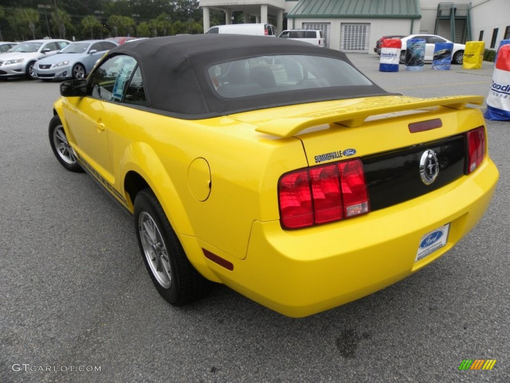 2005 Mustang V6 Premium Convertible - Screaming Yellow / Dark Charcoal photo #12