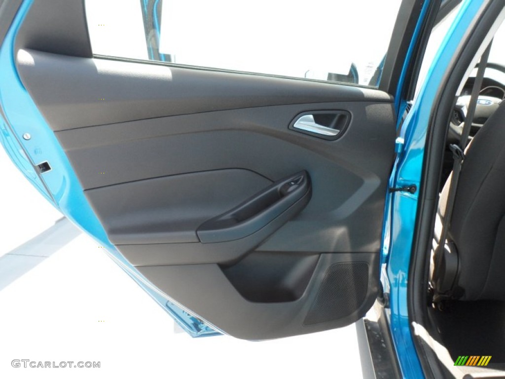 2012 Focus SE Sedan - Blue Candy Metallic / Charcoal Black photo #17