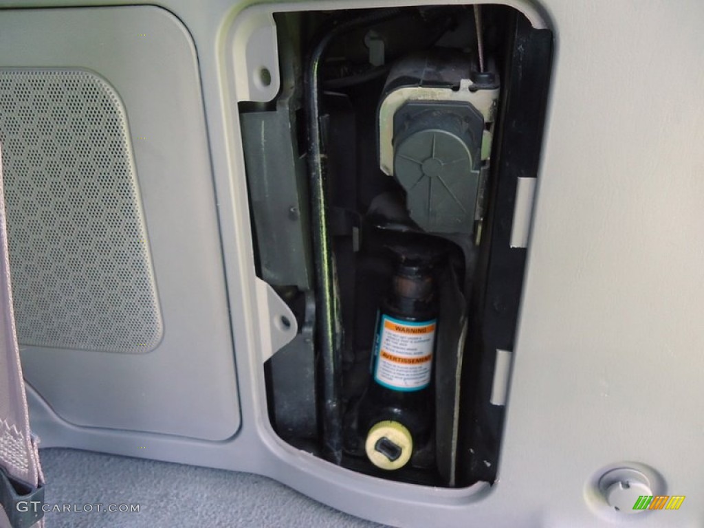 1998 Navigator  - Black / Medium Graphite photo #15