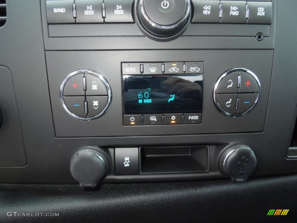 2013 Chevrolet Silverado 2500HD LT Extended Cab 4x4 Controls Photo #68700910