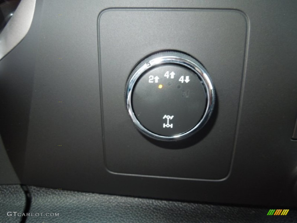 2013 Chevrolet Silverado 2500HD LT Extended Cab 4x4 Controls Photo #68700914